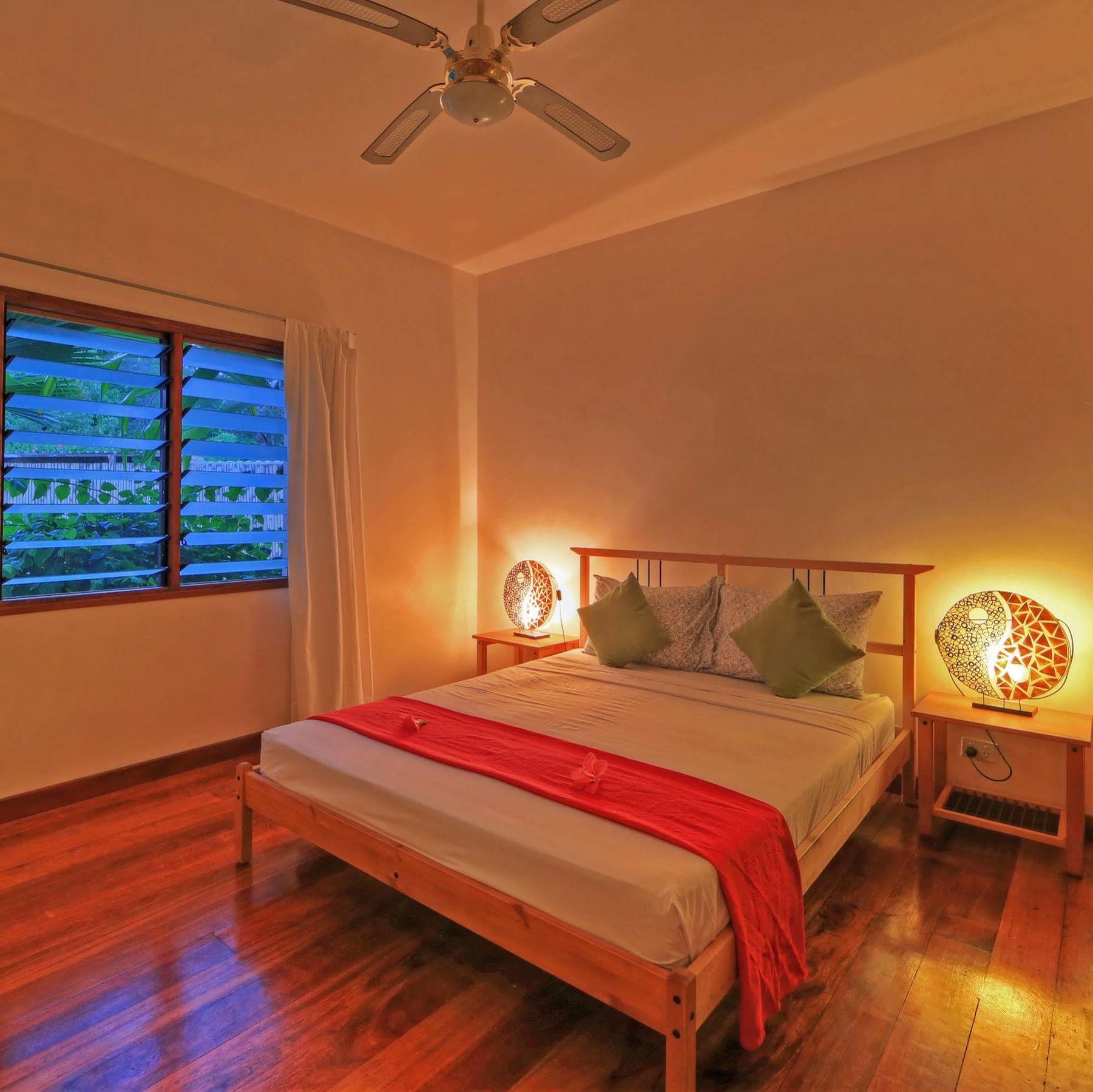 Tropicana Lagoon Apartments Порт-Вила Экстерьер фото